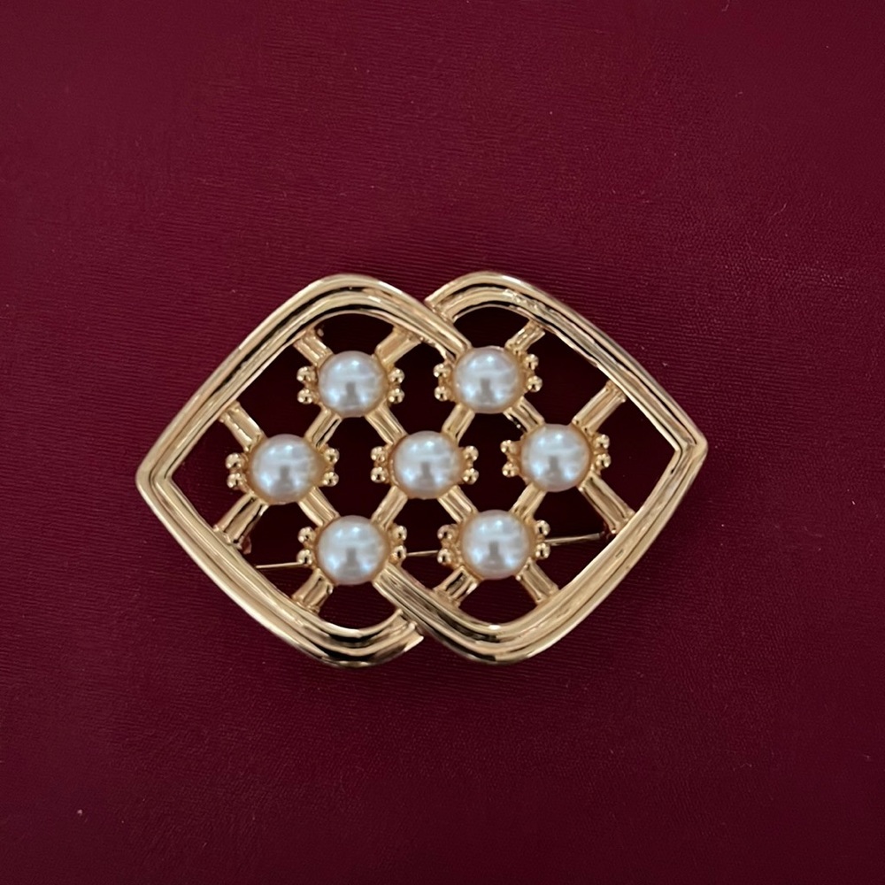 Vintage Classy Napier Brooch Gold and Pearls